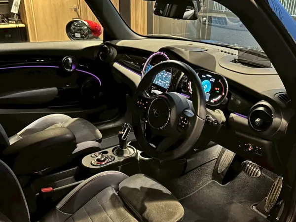 2021 Mini Cooper — photo 2