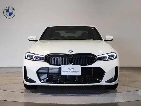 BMW 3 Series 320d xDrive M Sport Edition Shadow Diesel Turbo 4WD Black Kidney Grille 19-inch AW Curved Display Power Tailgate Surround View Camera Active Cruise Control Head-Up Display Seat Heater Wireless Charging Ambient Light (Alpine White) — photo 7