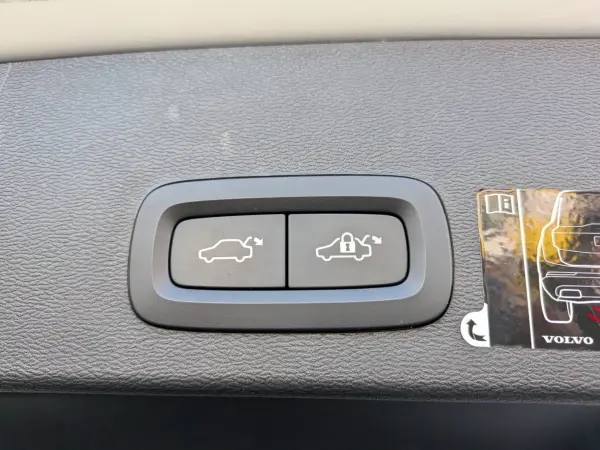 2019 Volvo Xc40 — photo 8 | Tuminion Kenya