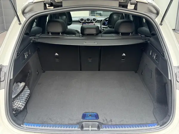 Mercedes-Benz GLC220 d 4MATIC (ISG) AMG Line Package Diesel Turbo 4WD MP202601 Certified Used Car Warranty/AMG Line/Panoramic Sliding Roof/Seat Heater/Radar Safety Package/Memory Power Seat/Genuine Leather-Wrapped Steering Wheel/Cruise Control/Ambient Light/ (Polar White) — photo 7