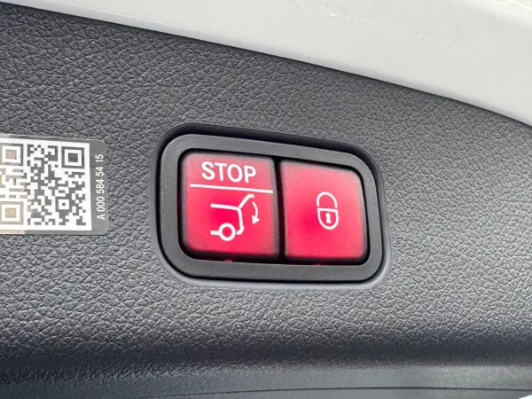 Mercedes-Benz GLC220 d 4MATIC (ISG) AMG Line Package Diesel Turbo 4WD MP202601 Certified Used Car Warranty/AMG Line/Panoramic Sliding Roof/Seat Heater/Radar Safety Package/Memory Power Seat/Genuine Leather-Wrapped Steering Wheel/Cruise Control/Ambient Light/ (Polar White) — photo 8