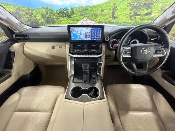 2024 Toyota Landrcuiser 300 — photo 2