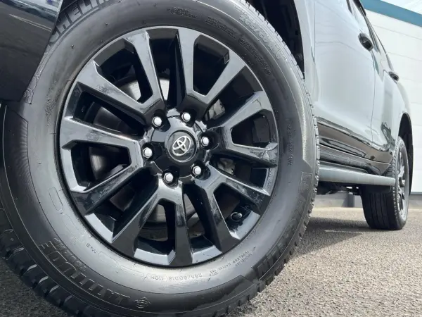 Toyota Land Cruiser Prado 2.7 TX L Package 70th Anniversary Limited 4WD Sunroof Factory 9-inch Navigation Surround View Camera Brown Leather Seats Apple CarPlay BSM Ventilated/Heated Seats Radar Cruise Dual Air Conditioner Safety Sense Drive Recorder Security Non-Smoking Vehicle (Attitude Black Mica) — photo 9