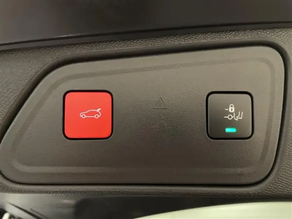 2023 Peugeot 3008 — photo 3