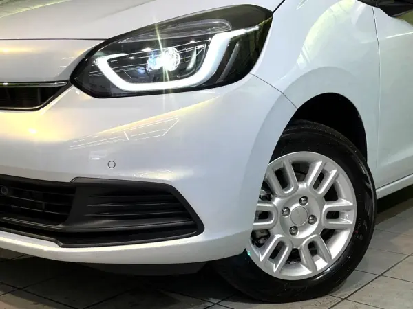 Honda Fit 1.5 e:HEV Home 4WD — photo 8