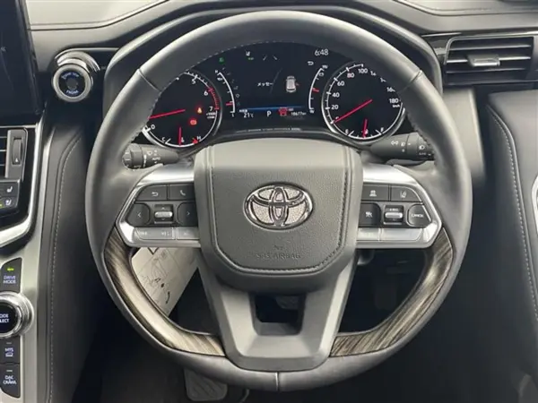 2024 Toyota Landrcuiser 300 — photo 2