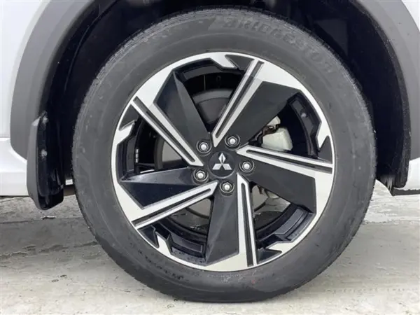 Mitsubishi Eclipse Cross PHEV 2.4 P 4WD with Surround Camera, Collision Mitigation, ACC, BSM, Head-Up Display, Genuine Display, Full-Seg, 1500W AC, Half Leather, Seat Heaters, Power Seats, Heated Steering Wheel, Paddle Shifters, Dashcam, ETC, Genuine Alloy Wheels (White Diamond: W85) — photo 9