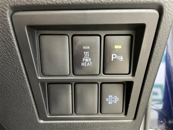 2021 Toyota Hilux — photo 7 | Tuminion Kenya