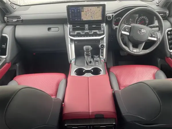 2024 Toyota Landrcuiser 300 — photo 2