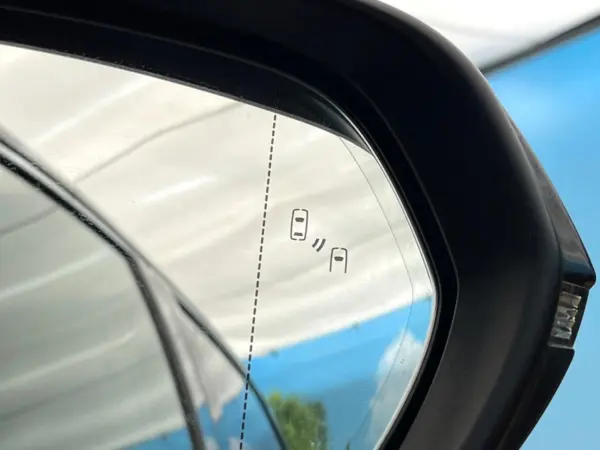 Lexus RX300 Version L 4WD with Factory 12.3-inch Navigation (Graphite Black Glass Flake) — photo 8