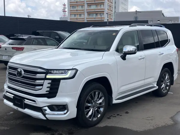 Toyota Land Cruiser 300 3.5 ZX 4WD Right-Hand Drive / Pearl / Corporate One-Owner / Panoramic Sunroof / Modellista Aero (F/S/R) / JBL Sound / 11.6-inch Rear Seat Monitor / Cool Box / Multi-Terrain Monitor / Genuine 12.3-inch Navigation / Leather Seats / Roof Rails / Cold Climate Specification (Pearl)