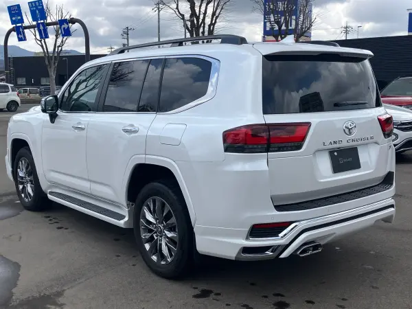 2023 Toyota Landrcuiser 300 — photo 2 | Tuminion Kenya