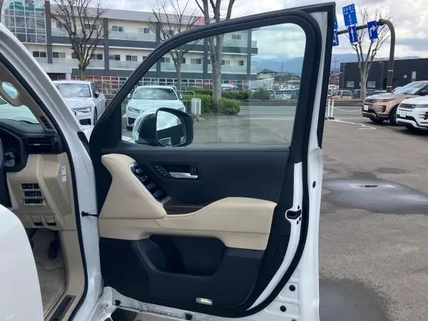 2023 Toyota Landrcuiser 300 — photo 7 | Tuminion Kenya