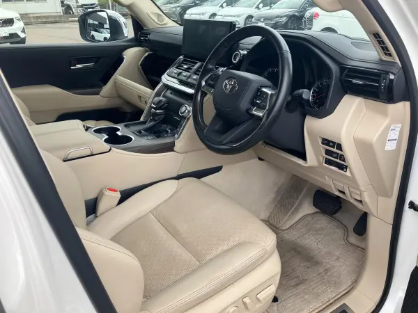 2023 Toyota Landrcuiser 300 — photo 9 | Tuminion Kenya
