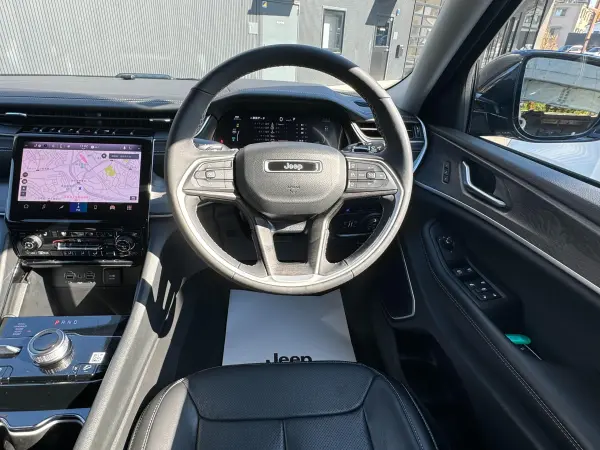 2023 Jeep Grand Cherokee — photo 3