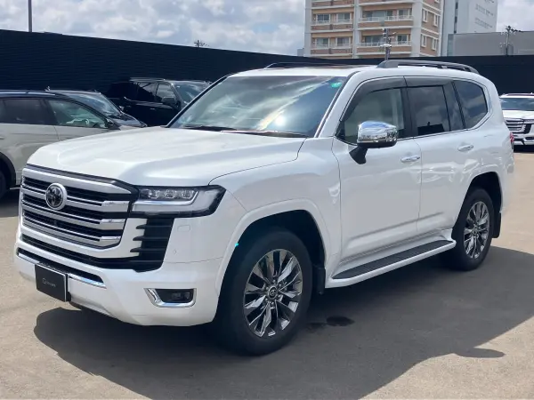 Toyota Land Cruiser 300 3.5 ZX 4WD Right-Hand Drive / Precious White Pearl / Beige Interior / One Owner / JBL Premium Sound System / 12.3-inch Rear Seat Entertainment System / SR / Built-in ETC / Cool Box / Roof Rails / 20-inch AW — thumbnail 1