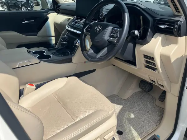 Toyota Land Cruiser 300 3.5 ZX 4WD Right-Hand Drive / Precious White Pearl / Beige Interior / One Owner / JBL Premium Sound System / 12.3-inch Rear Seat Entertainment System / SR / Built-in ETC / Cool Box / Roof Rails / 20-inch AW — photo 9