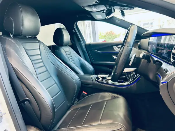 Mercedes-Benz E-Class E220d Avantgarde AMG Line Diesel Turbo Leather EXC Radar Safety ACC HUD Burmester Genuine Navi TV 360° Apple CarPlay Genuine 19-inch AW LED Ambient Lighting Power Rear Gate Black Leather Memory Power Seat Seat Heater Perfume Atomizer (Diamond White) — photo 9