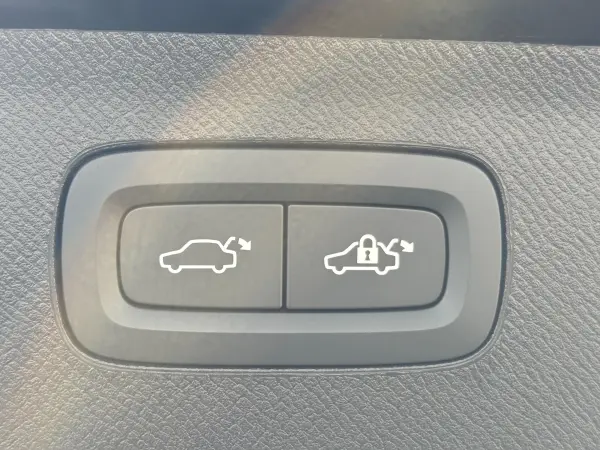 Volvo XC90 Ultimate B5 AWD 4WD Certified Used Car / Charcoal Nappa Leather / Panoramic Sunroof / B&W Premium Sound System / Google Navigation / Bluetooth / CarPlay / Front & Rear Seat Heaters / Steering Heater / Ventilation (Onyx Black Metallic) — photo 9