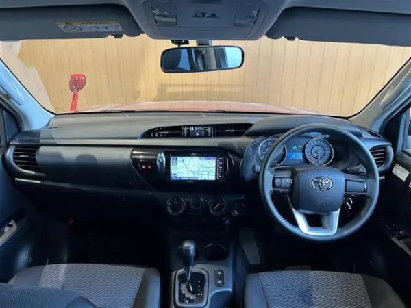 2019 Toyota Hilux — photo 2