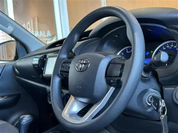 2019 Toyota Hilux — photo 3