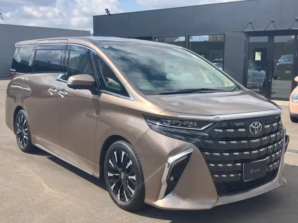 2024 Toyota Alphard — photo 3