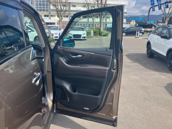 Toyota Alphard Hybrid 2.5 Executive Lounge E-Four 4WD Right-Hand Drive / Precious Leoblond / One Owner / Signature Illuminated Blade / Toyota Team Mate / Dual Moonroof / Universal Step / 360° Camera / ETC 2.0 / Front & Rear Drive Recorder / JBL Sound / Genuine Navigation / TV (Precious Leoblond) — photo 7