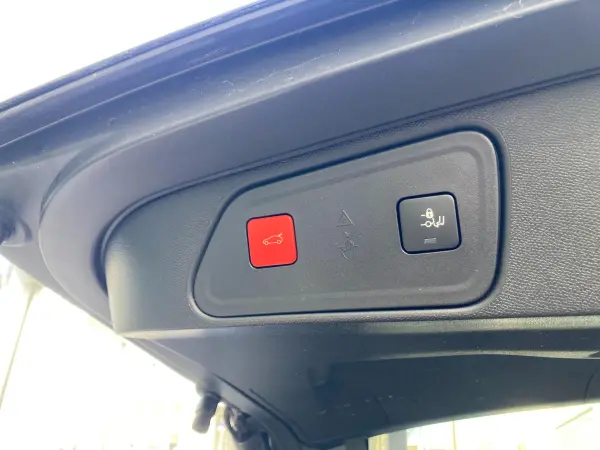 Peugeot 3008 GT BlueHDi Diesel Turbo ETC Dashcam ACC LED Headlights Power Seats One Owner Genuine 18-inch AW (Perla Nera Black) — photo 8