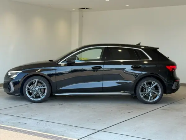 2021 Audi A3 Sportback — photo 3