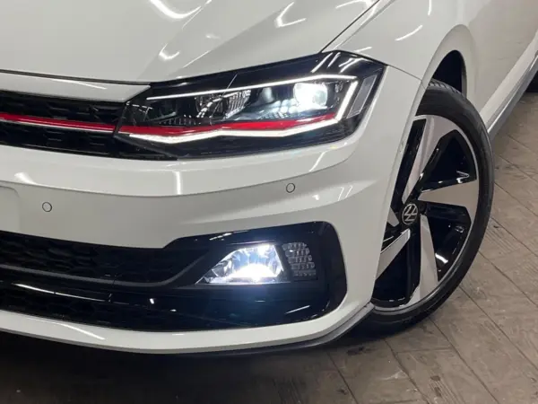 Volkswagen Polo GTI DiscoverMedia Package Safety Package Technology Package Adaptive Cruise Control Rear View Camera Pre-Crash Brake System Smart Entry Non-Smoking (Pure White) — photo 8