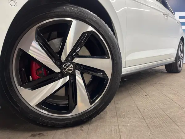 Volkswagen Polo GTI DiscoverMedia Package Safety Package Technology Package Adaptive Cruise Control Rear View Camera Pre-Crash Brake System Smart Entry Non-Smoking (Pure White) — photo 9