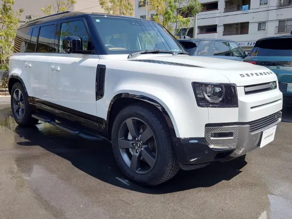 2023 Landrover Defender — photo 2