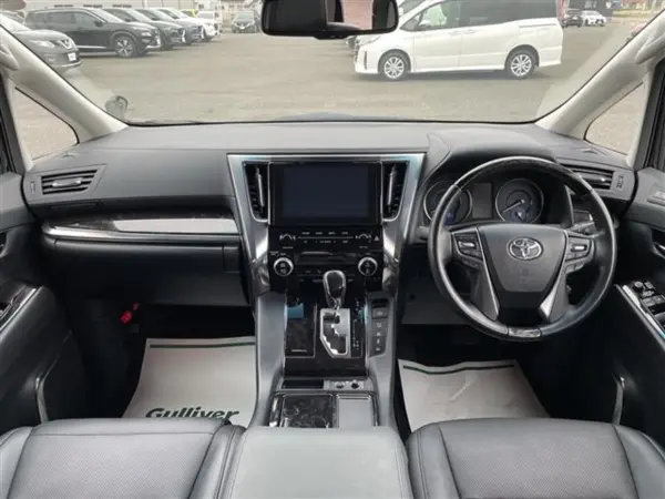 2023 Toyota Alphard — photo 2