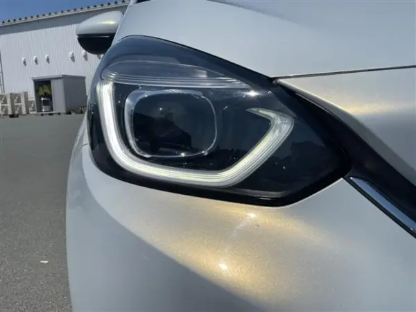 Honda Fit 1.5 e:HEV Home Grade with Genuine Navi, Backup Camera, ETC, BT (Premium Sunlight White Pearl) — photo 8