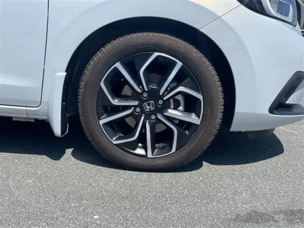 Honda Fit 1.5 e:HEV Home Grade with Genuine Navi, Backup Camera, ETC, BT (Premium Sunlight White Pearl) — photo 9