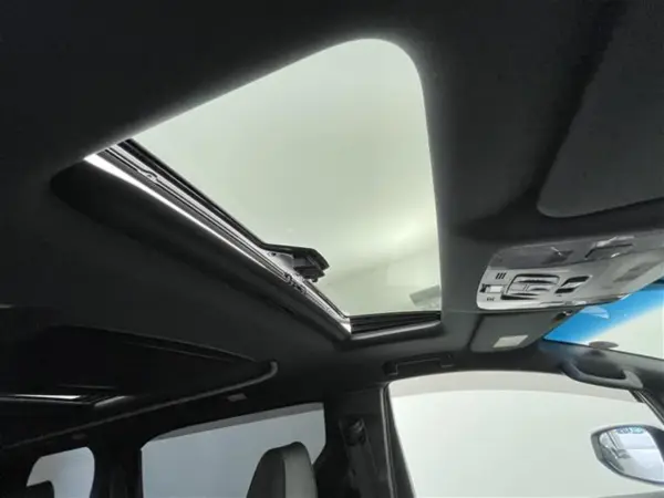 2021 Toyota Alphard — photo 3