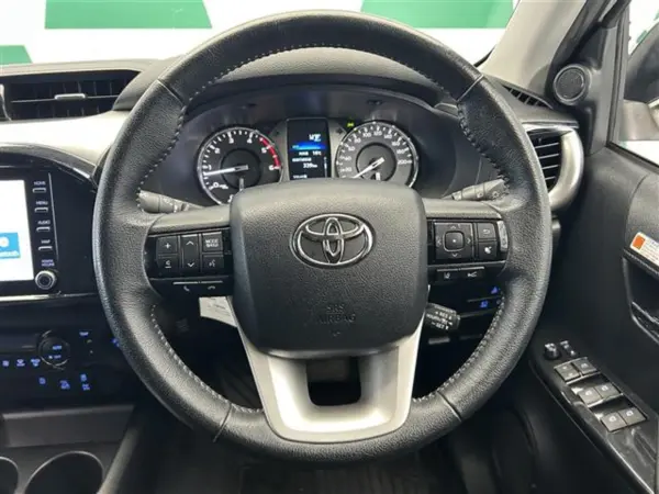 2024 Toyota Hilux — photo 2