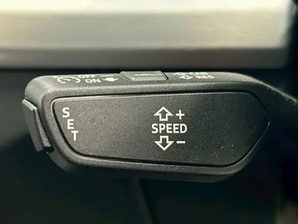 Audi Q5 40 TDI Quattro S Line Diesel Turbo 4WD Options: 20in Alloy Wheels/Apple CarPlay/360 Camera/Virtual Cockpit/Seat Heaters/Seat Memory/Clearance Sonar/Parking Assist/Radar Cruise/Blind Spot Monitor/Power Tailgate/Dash Cam (Glacier White Metallic) — photo 7