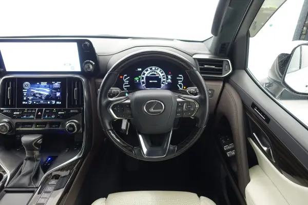 Lexus LX600 4WD Mark Levinson Rear Seat Entertainment System (Sonic Quartz) — photo 7