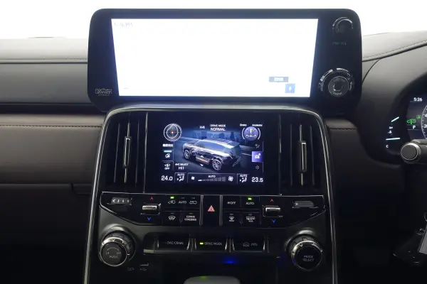 Lexus LX600 4WD Mark Levinson Rear Seat Entertainment System (Sonic Quartz) — photo 9