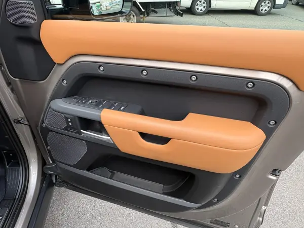 2022 Landrover Defender — photo 7 | Tuminion Kenya