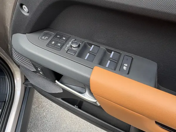 2022 Landrover Defender — photo 8 | Tuminion Kenya
