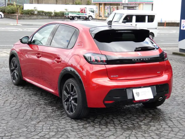 2022 Peugeot 208 — photo 2