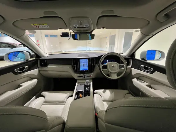 2023 Volvo Xc60 — photo 2