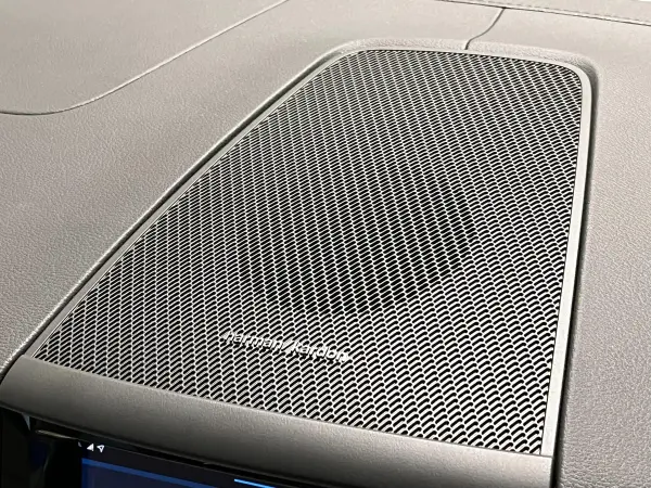 Volvo XC60 Ultimate B5 AWD 4WD Google Navigation Sunroof Harman/Kardon (Silver Dawn Metallic) — photo 7