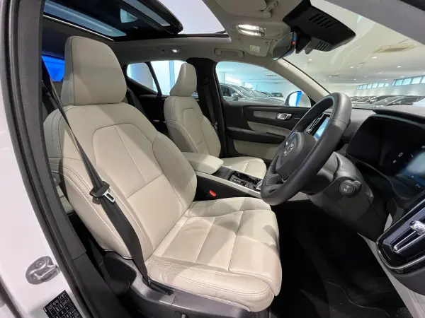 Volvo XC40 Ultimate B4 AWD 4WD with Google Navigation, Sunroof, harman/kardon (Crystal White Premium Metallic) — photo 9