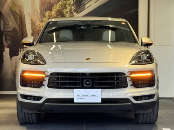 2021 Porsche Cayenne — photo 2