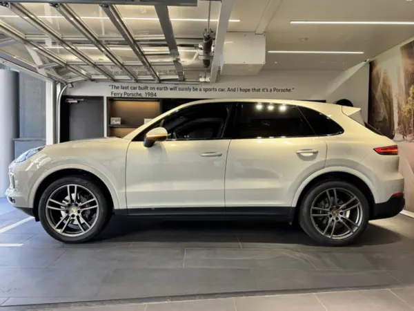 2021 Porsche Cayenne — photo 3