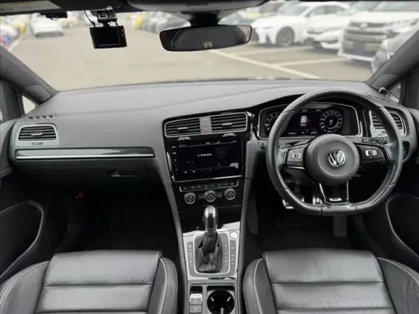 2019 Volkswagen Golf — photo 2