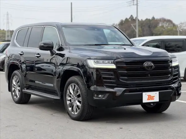 Toyota Land Cruiser 300 3.3 ZX Diesel Turbo 4WD Non-Smoking, with Inspection and Maintenance, JBL T-Connect Navigation, Rear Entertainment, Moonroof, S-Sense, Leather Seats, Surround View Camera, Digital Inner Mirror, Seat Heaters, Ventilation, Steering Heater, HUD, BSM, Adaptive High Beam, Genuine 20-inch AW (Black) — photo 8